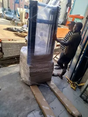 Electric Stacker 2ton by 3miters