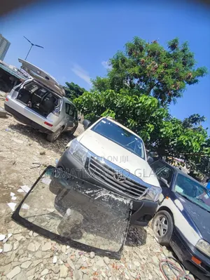 Toyota Hilux 2009 Windscreen Glass Available