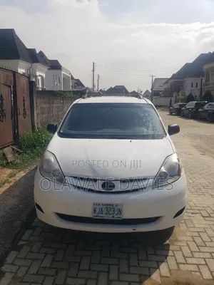Toyota Sienna LE 4WD 2007 White