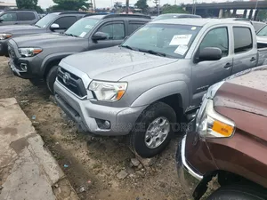 Toyota Tacoma V6 4dr Double Cab 4WD 5.0 ft. SB (4.0L 6cyl 5A) 2015