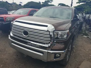 Toyota Tundra 1794 5.7L V8 w/FFV 4x2 CrewMax 5.6 ft. box 145.7 in. WB