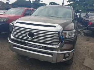 Toyota Tundra 1794 5.7L V8 w/FFV 4x2 CrewMax 5.6 ft. box 145.7 in. WB