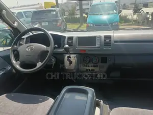 Toyota HiAce 2011 Silver
