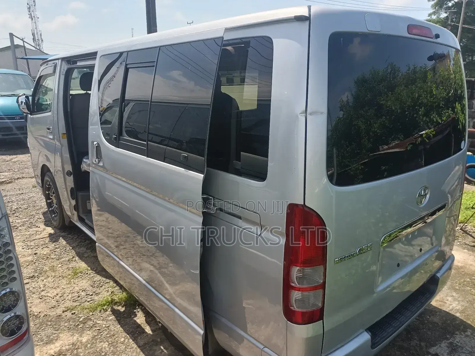 Toyota HiAce 2011 Silver