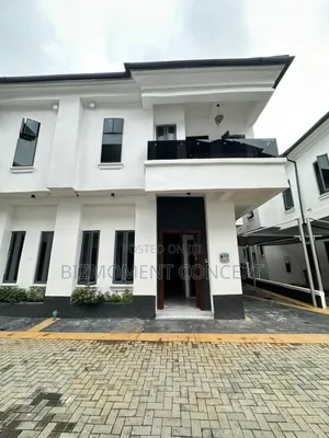4bdrm Duplex in Orchid Road, Chevron for sale