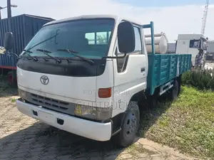 Toyota Dyna 200 Pickup Truck (Petrol Engine)