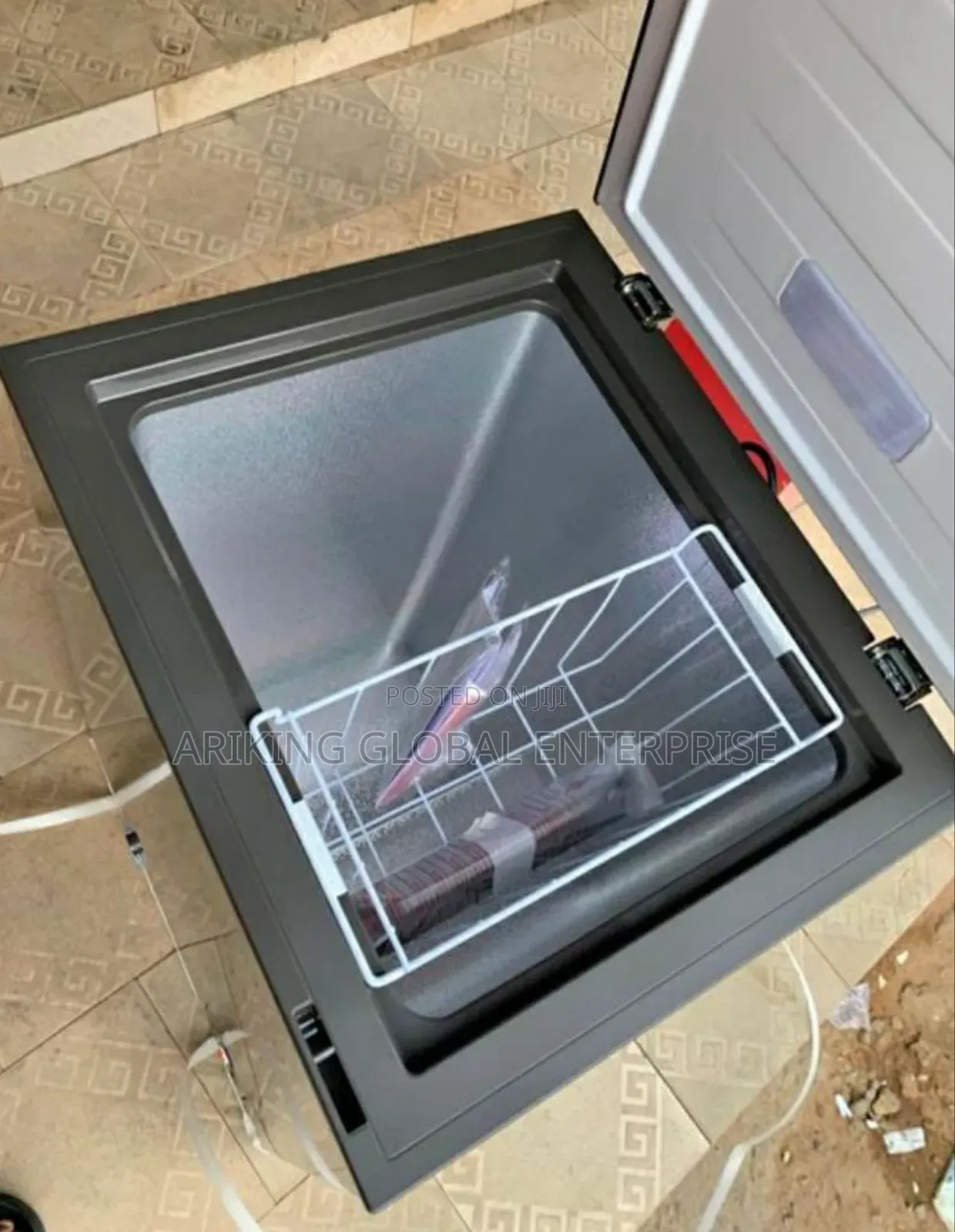 Capacity: 95 Litres
Single Door Hisense Chest Freezer.