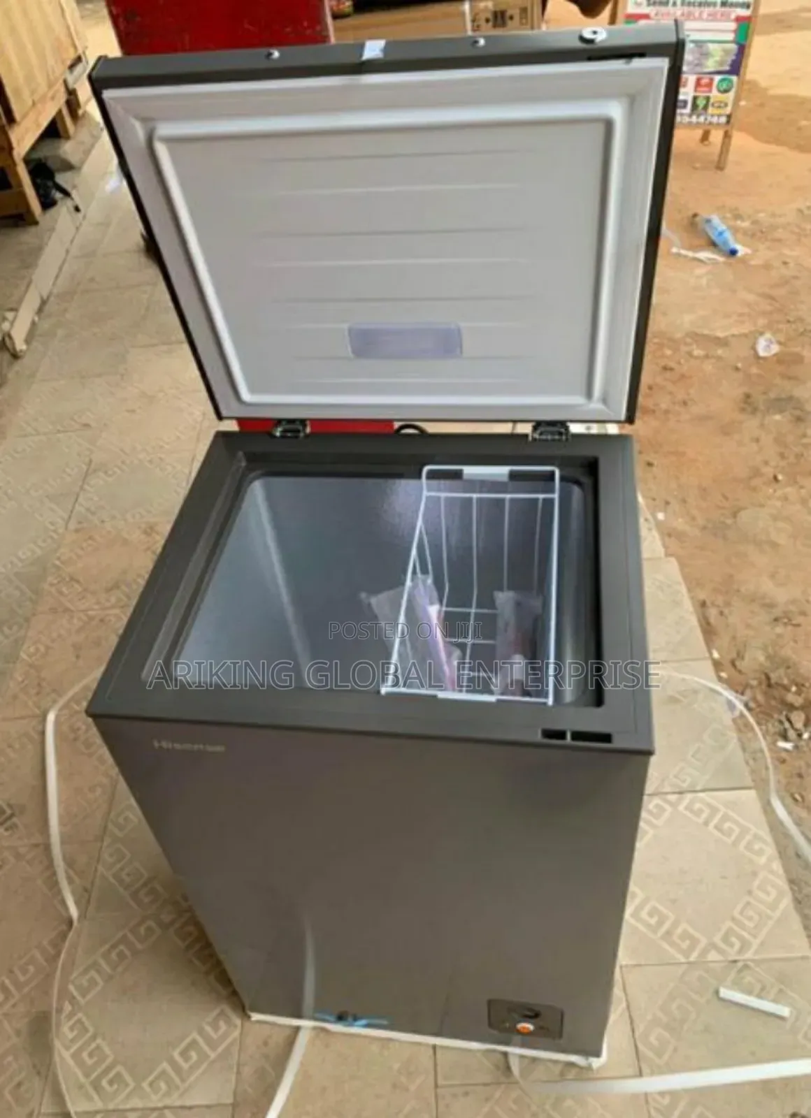 Capacity: 95 Litres
Single Door Hisense Chest Freezer.