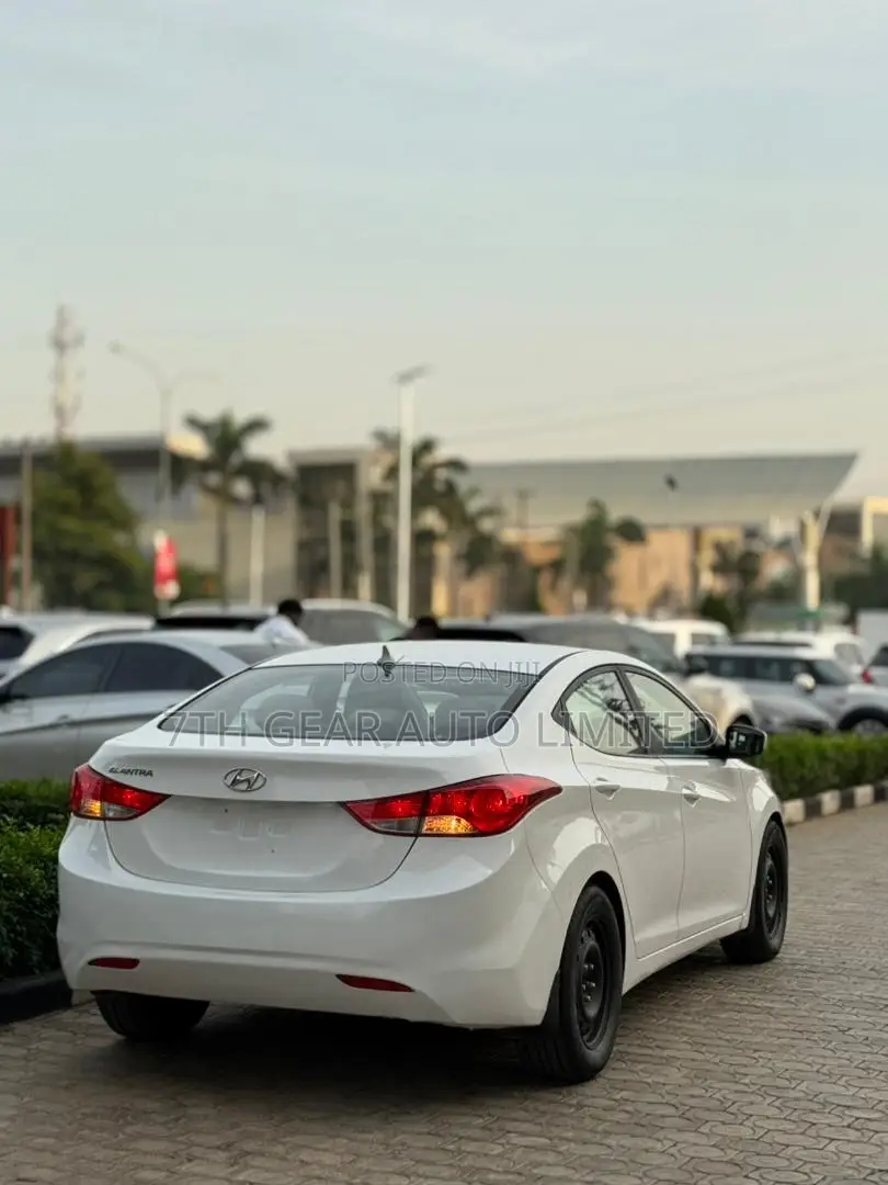 Hyundai Elantra 2012 White