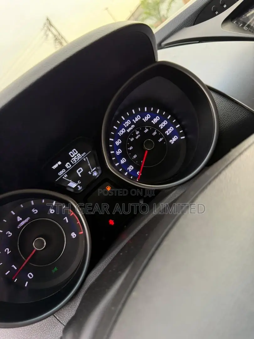 Hyundai Elantra 2012 White