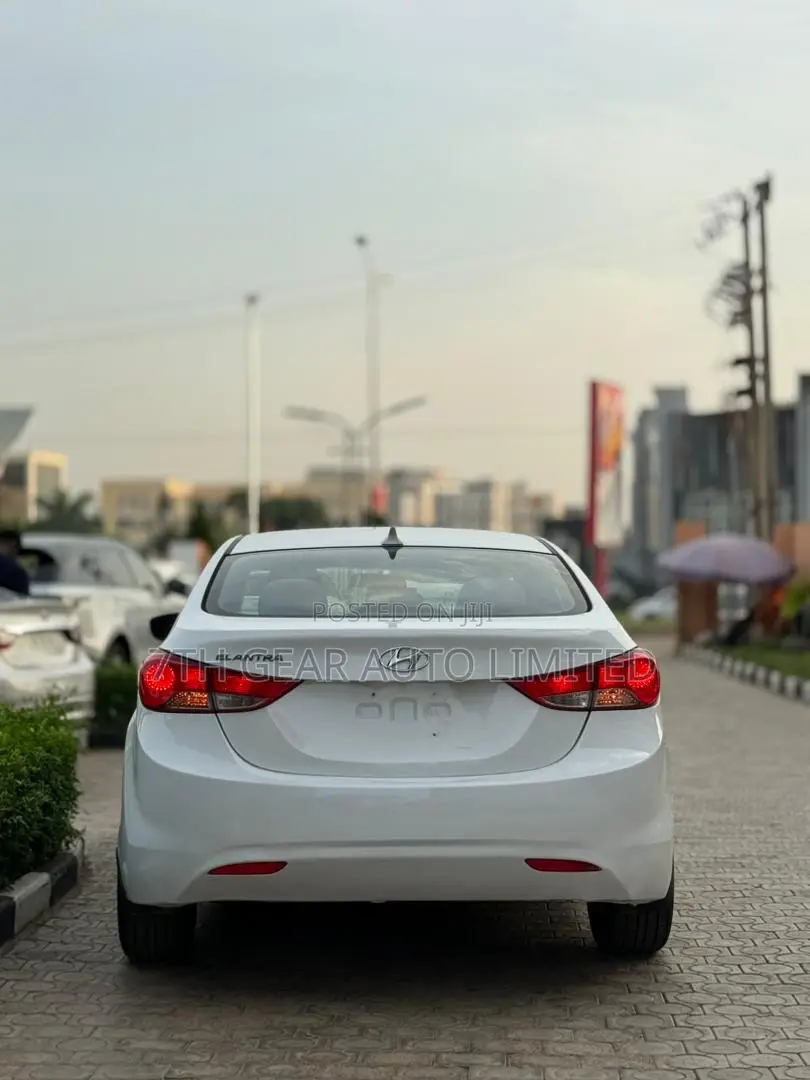 Hyundai Elantra 2012 White