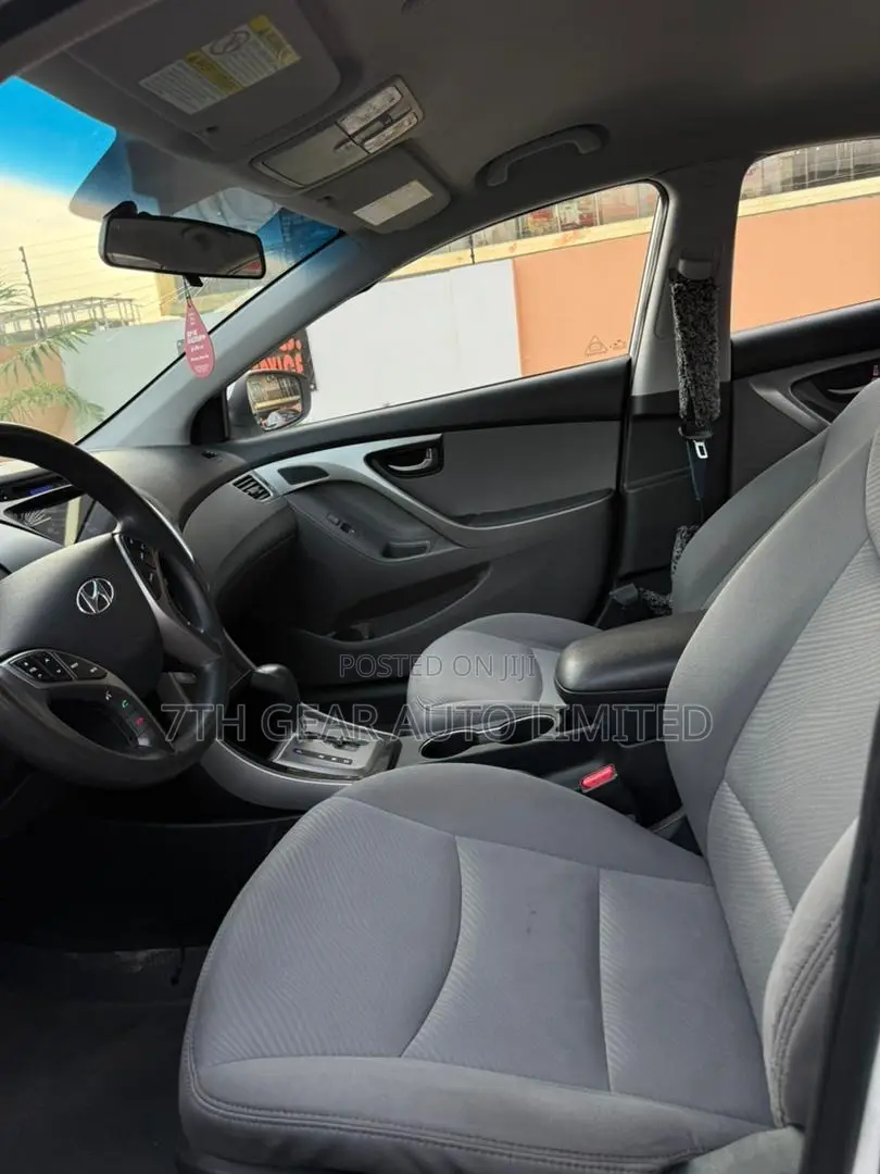 Hyundai Elantra 2012 White