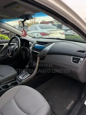 Hyundai Elantra 2012 White