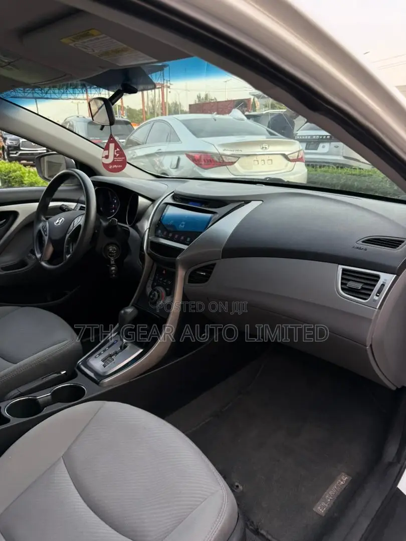 Hyundai Elantra 2012 White
