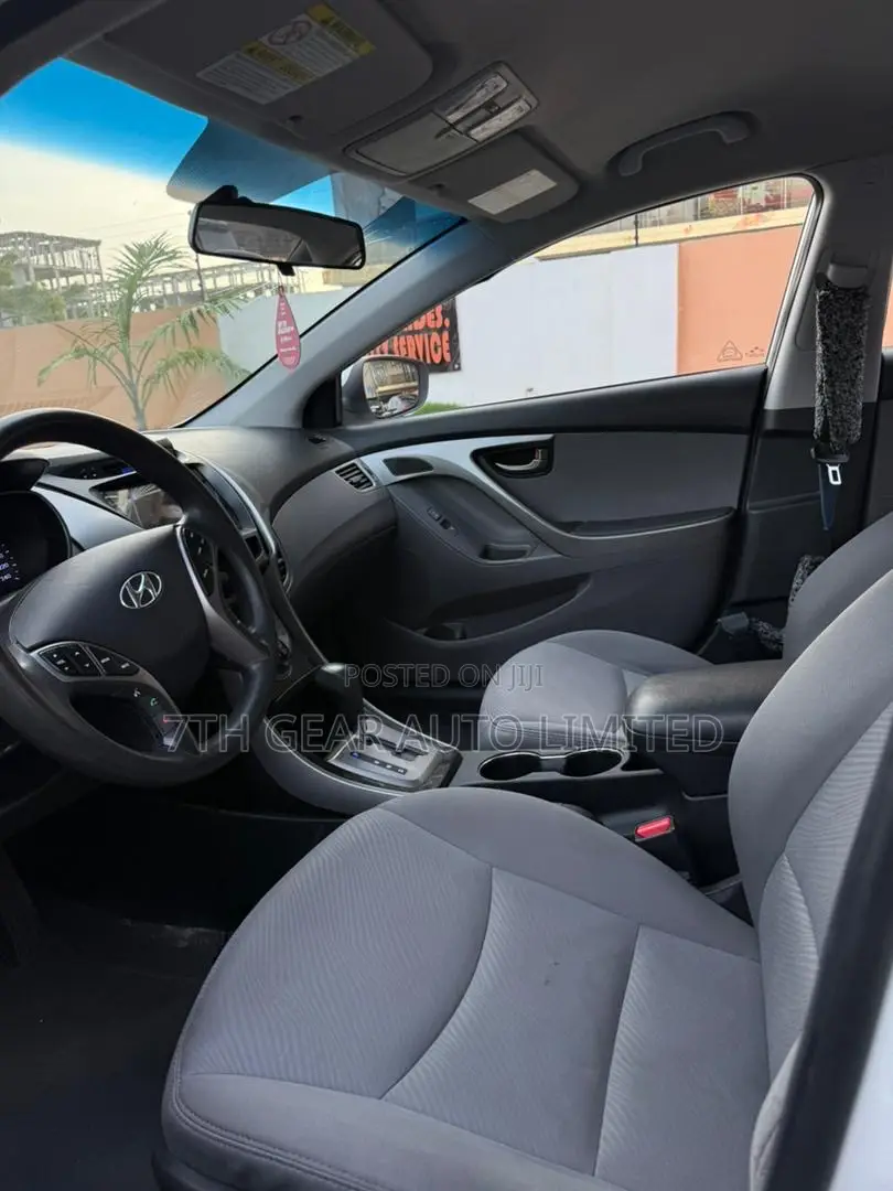 Hyundai Elantra 2012 White