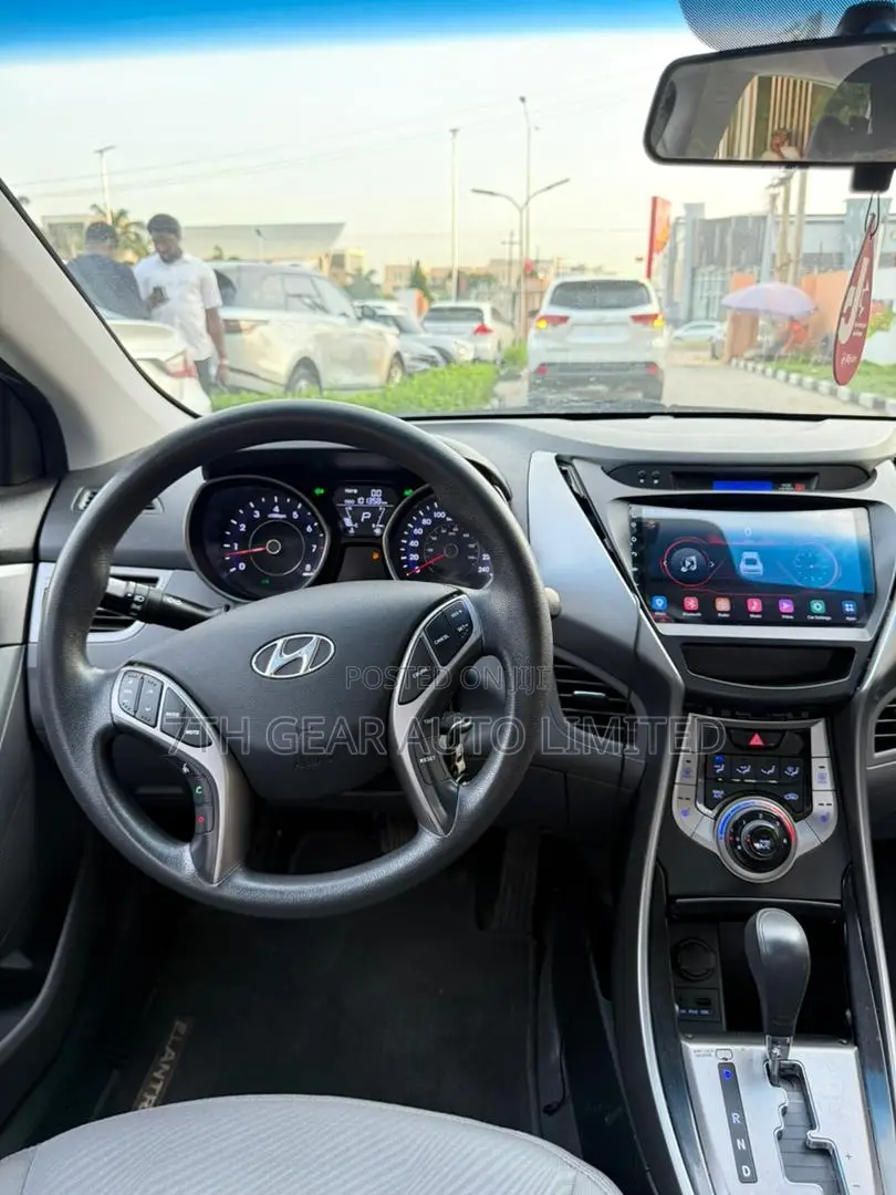 Hyundai Elantra 2012 White
