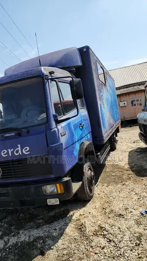 Super Clean Foreign Used Mercedes Benz 817 Truck