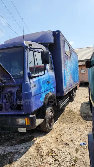 Super Clean Foreign Used Mercedes Benz 817 Truck