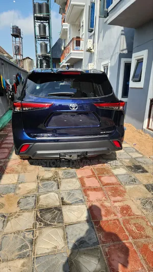 Toyota Highlander XLE AWD 2023 Blue
