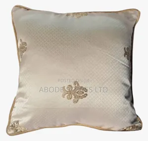 Gold Embroidery Design Throw Pillow 45x45cm