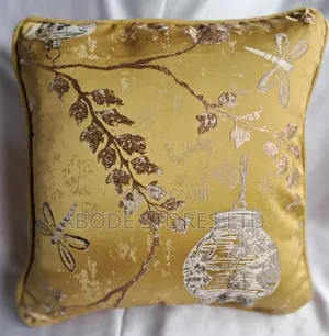Gold Decorative Throw Pillow 48x48cm