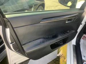 Lexus ES 350 FWD 2015 White
