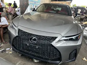 Lexus IS 2021 Gold