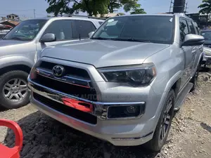 Toyota 4-Runner Limited 4dr SUV (4.0L 6cyl 5A) 2015 Silver