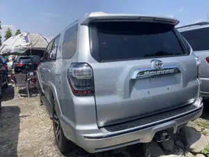 Toyota 4-Runner Limited 4dr SUV (4.0L 6cyl 5A) 2015 Silver