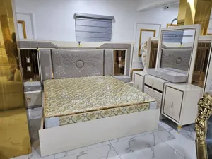 Quality Unique Design Bed With Console Mirror
