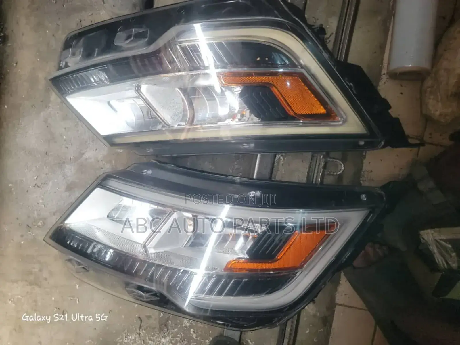 Headlight Ford Explorer 2017