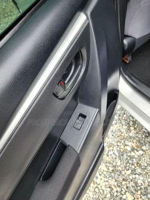 Toyota Corolla LE 4dr Sedan (1.8L 4cyl CVT) 2014 Silver
