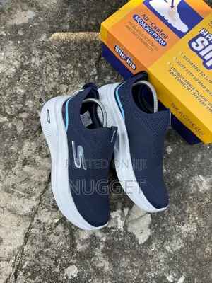 Skechers Sneakers Boxed