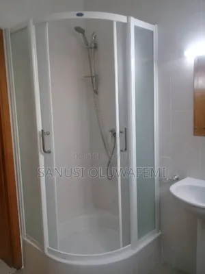3bdrm Block of Flats in Parkview Estate for rent