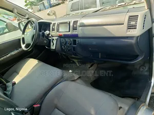 Toyota HiAce 2011 Silver