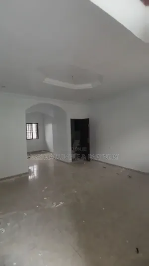 3bdrm Block of Flats in Mummy B Off Stadium for rent