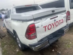 Toyota Hilux 2016 White