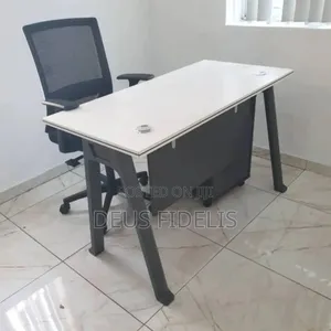 1.4 Meters Executive Office Table With Mobile Drawer