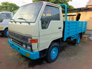 Nigeria Used Toyota Dyna 150 3y Petrol Engine 1998 White