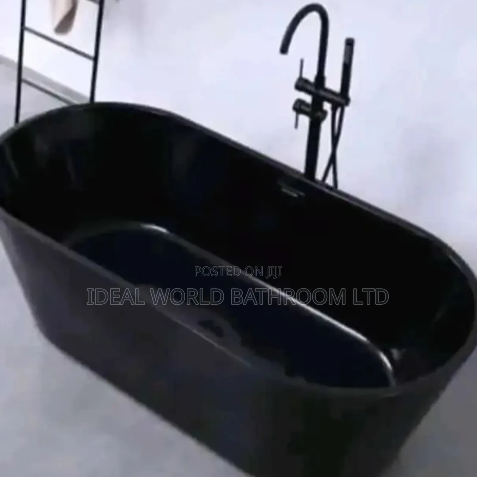 Black Bath Tub