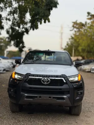 New Toyota Hilux 2025 Black