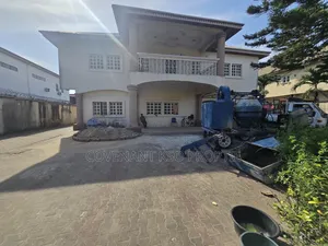 Large Commercial Duplex on a Major Road Admiralty Way