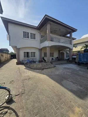 Large Commercial Duplex on a Major Road Admiralty Way