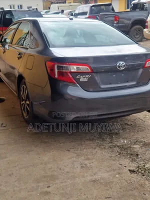 Toyota Camry LE 4dr Sedan (2.5L 4cyl 6A) 2012 Gray