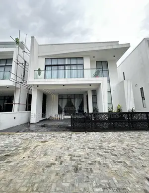 5bdrm Duplex in A Well Secured, Lekki Phase 2 for sale