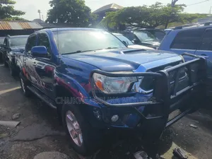Toyota Tacoma V6 4dr Double Cab 4WD 6.1 ft. SB (4.0L 6cyl 5A) 2015 Blue