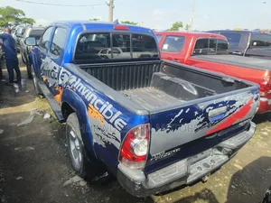 Toyota Tacoma V6 4dr Double Cab 4WD 6.1 ft. SB (4.0L 6cyl 5A) 2015 Blue