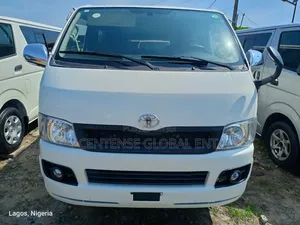 Toyota HiAce 2011 White