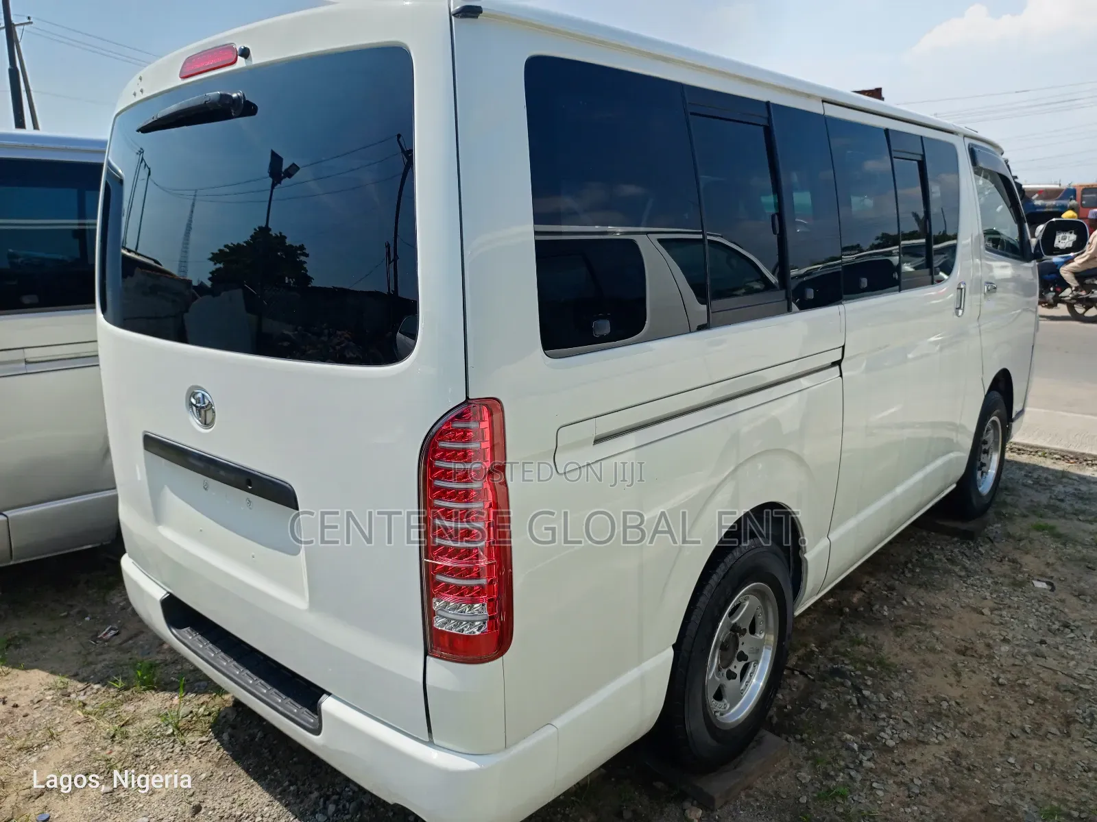 Toyota HiAce 2011 White