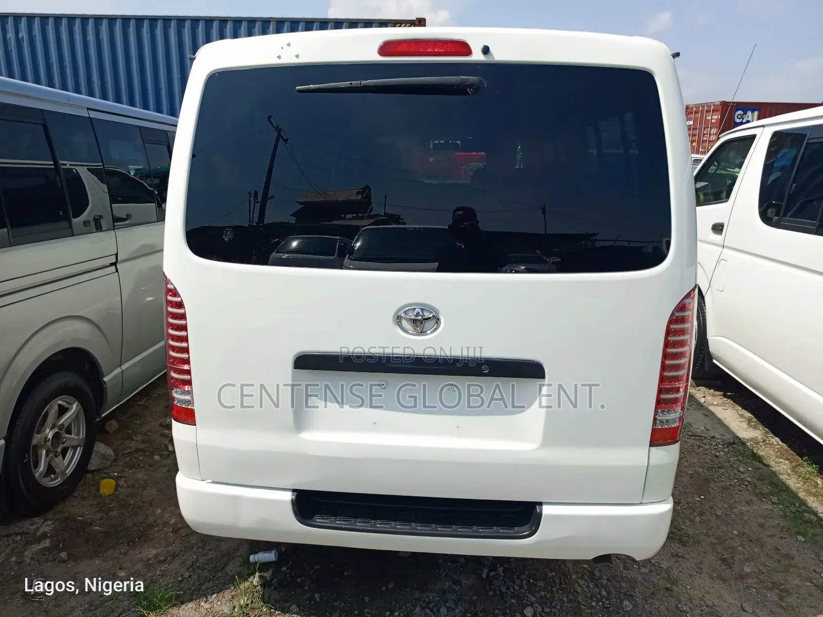 Toyota HiAce 2011 White